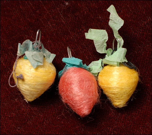 Antique Christmas ornament - cotton BERRIES