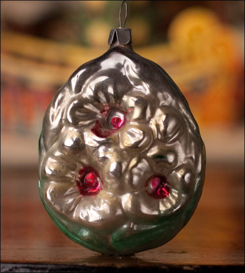 Antique Christmas ornament FLOWER-BED