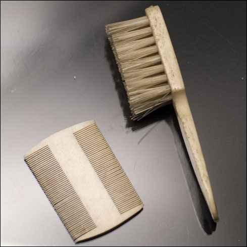 Set for french fashion doll - Comb & Brush