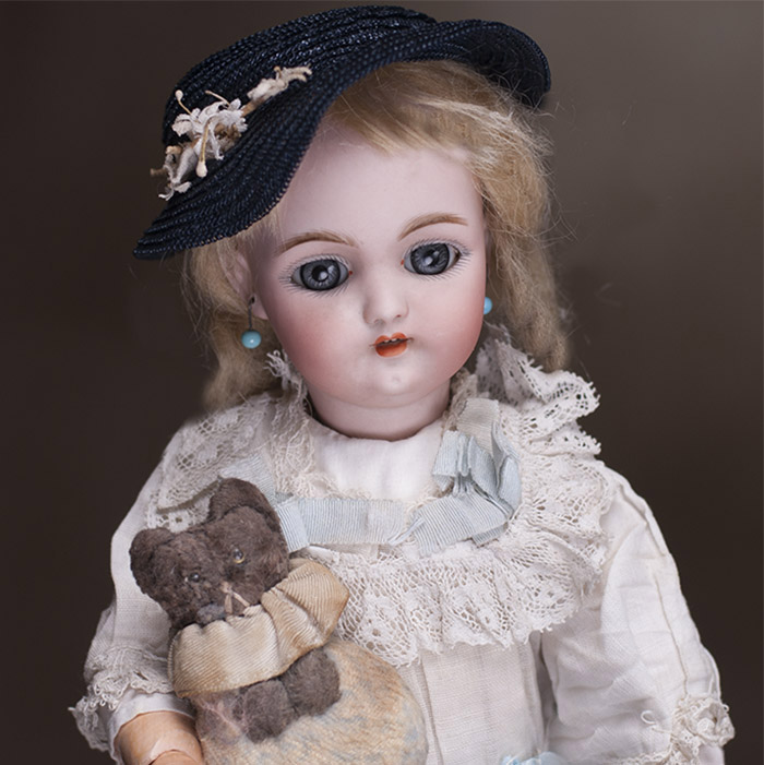 Early S&H DEP 1079 doll