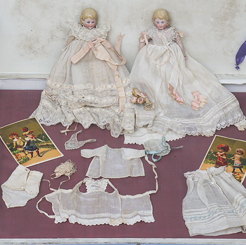 Wonderful set with two dolls