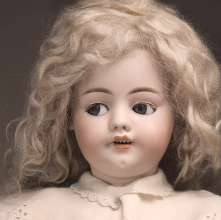 Ходячая кукла с флиртующими глазами 56 см