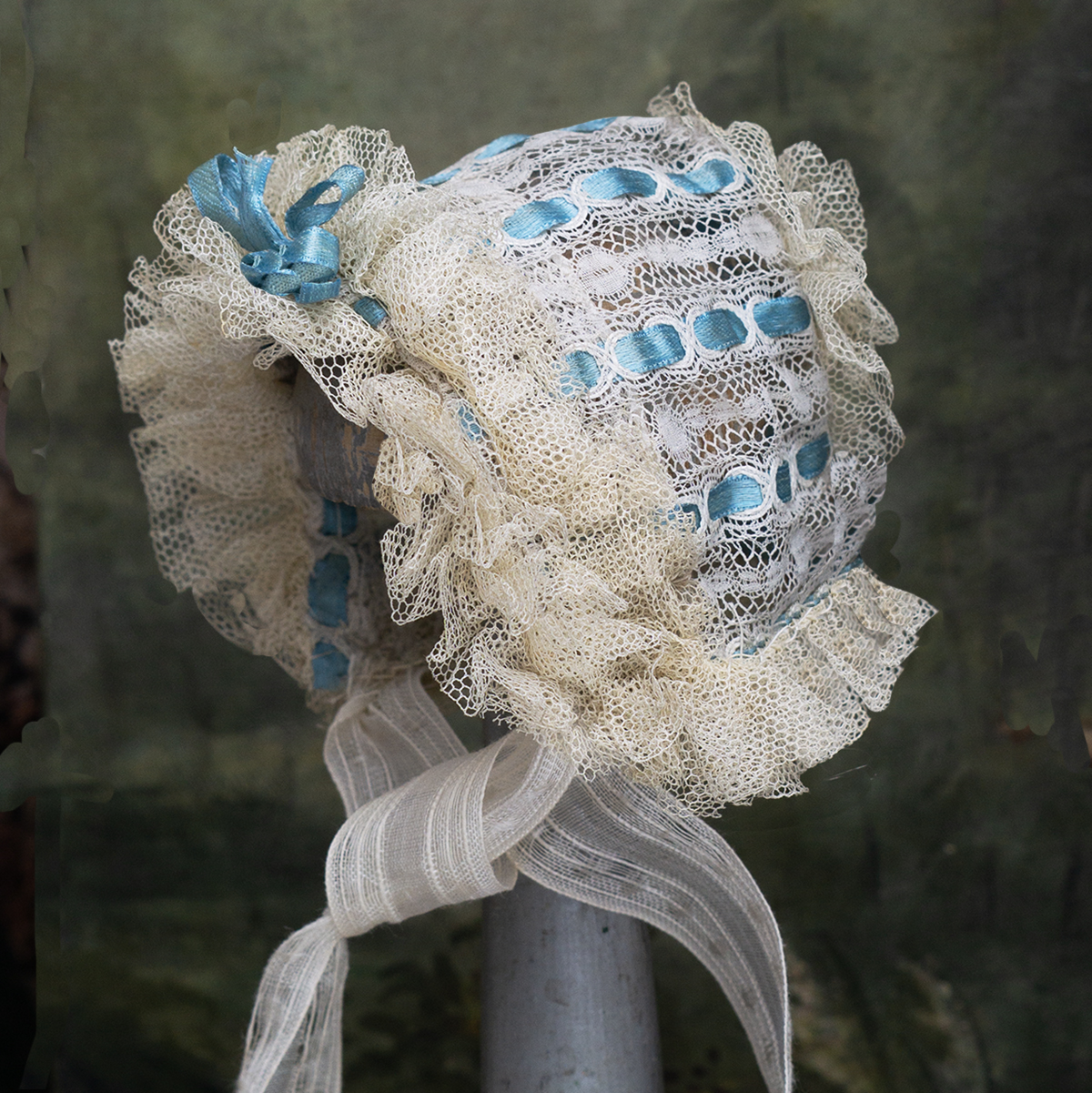 Antique bonnet for fashion doll