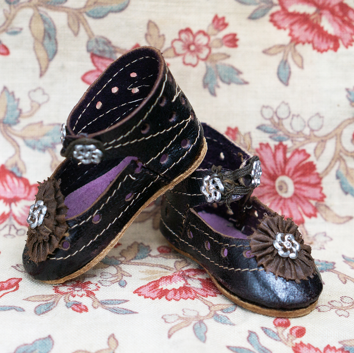 Antique doll shoes MODeS DE PARIS