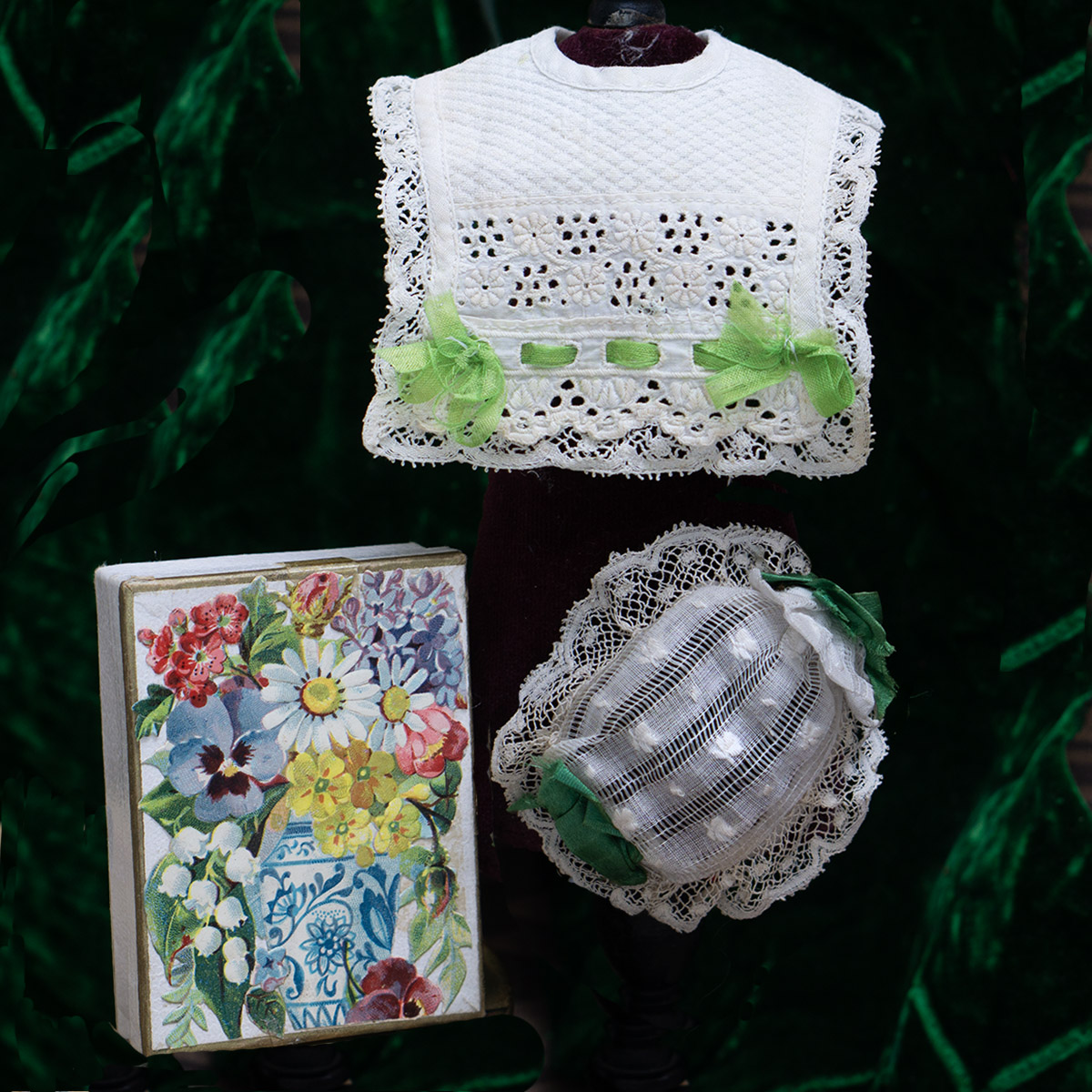 Antique set for fashion doll