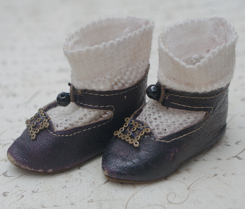 Doll Hats & Shoes . Antique dolls at Respectfulbear.com