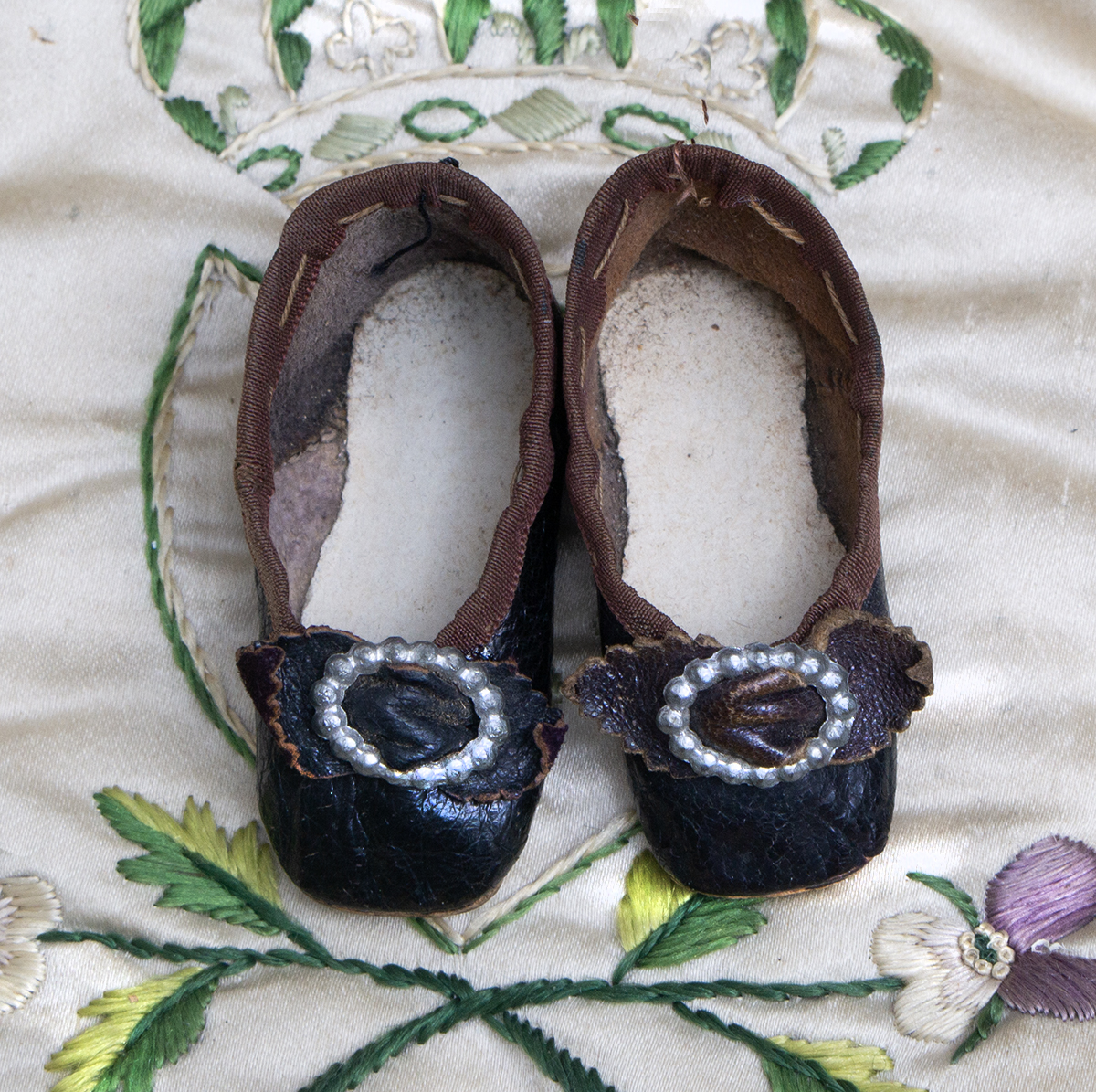 Fashion doll shoes