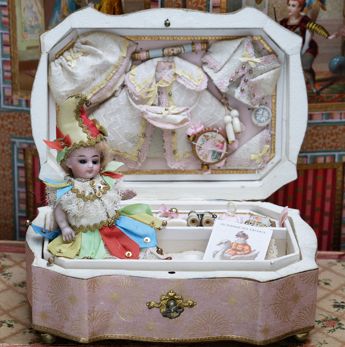 Mignonette with trousseau