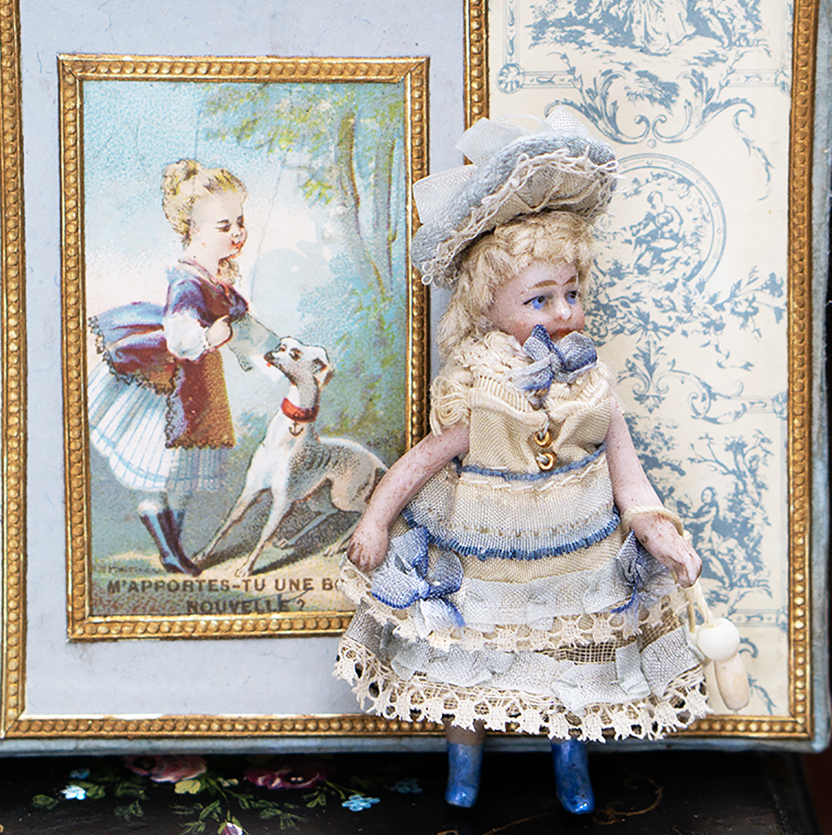 Lilliputian  doll with Trousseaux 