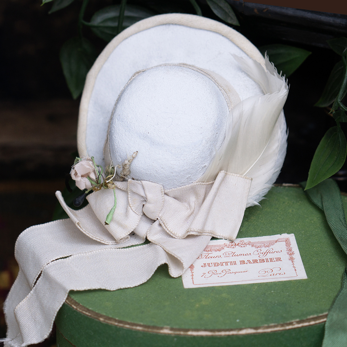 Antique original hat for poupee in the box