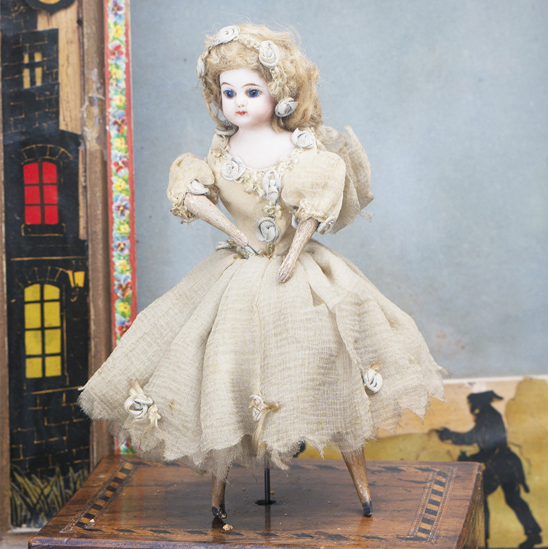 MECHANICAL DANCING DOLL 