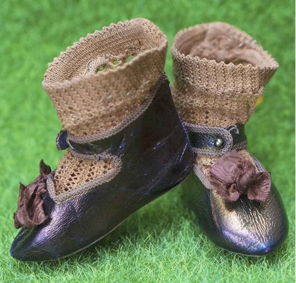 Size 9 doll shoes and socks