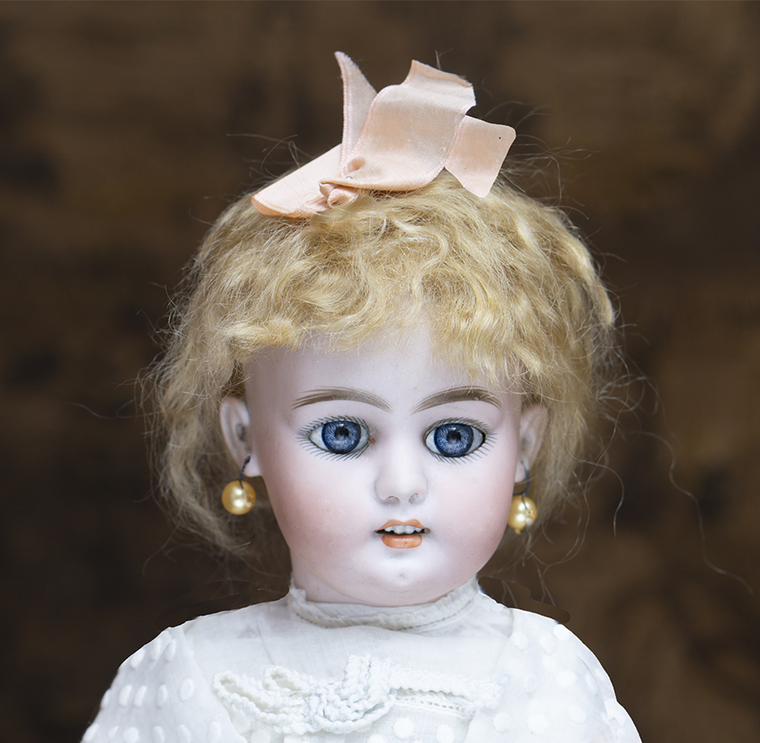 SH 1079 doll