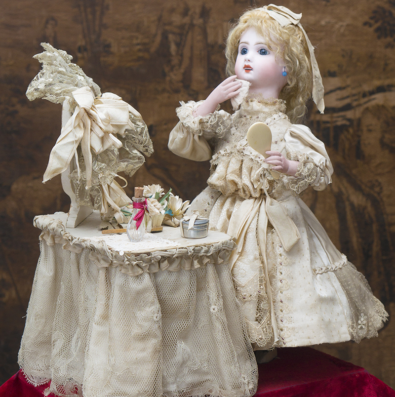 AUTOMATON AT THE TOILETTE TABLE