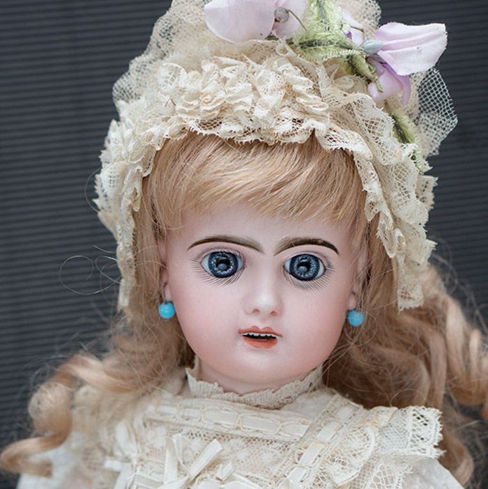 Antique Jumeau Bebe, Size 7