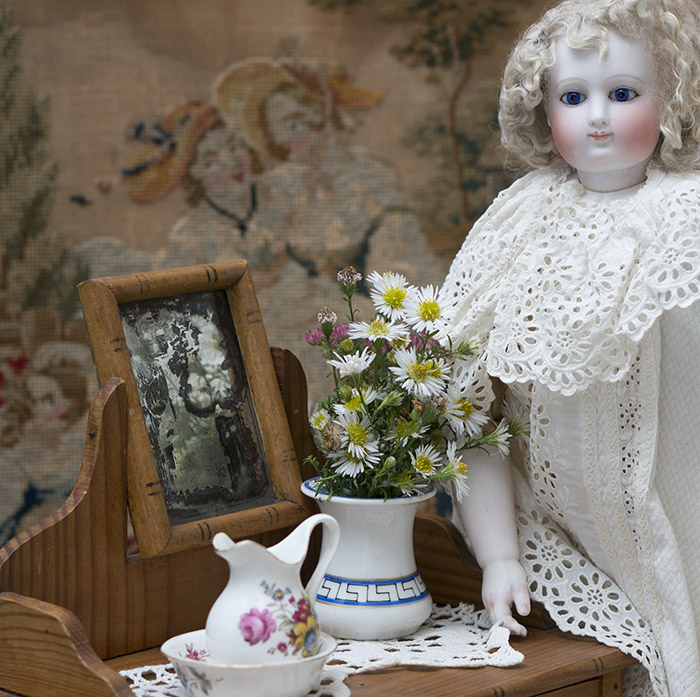 French 19th Century Toilette Table with Fitted Porcelain Set