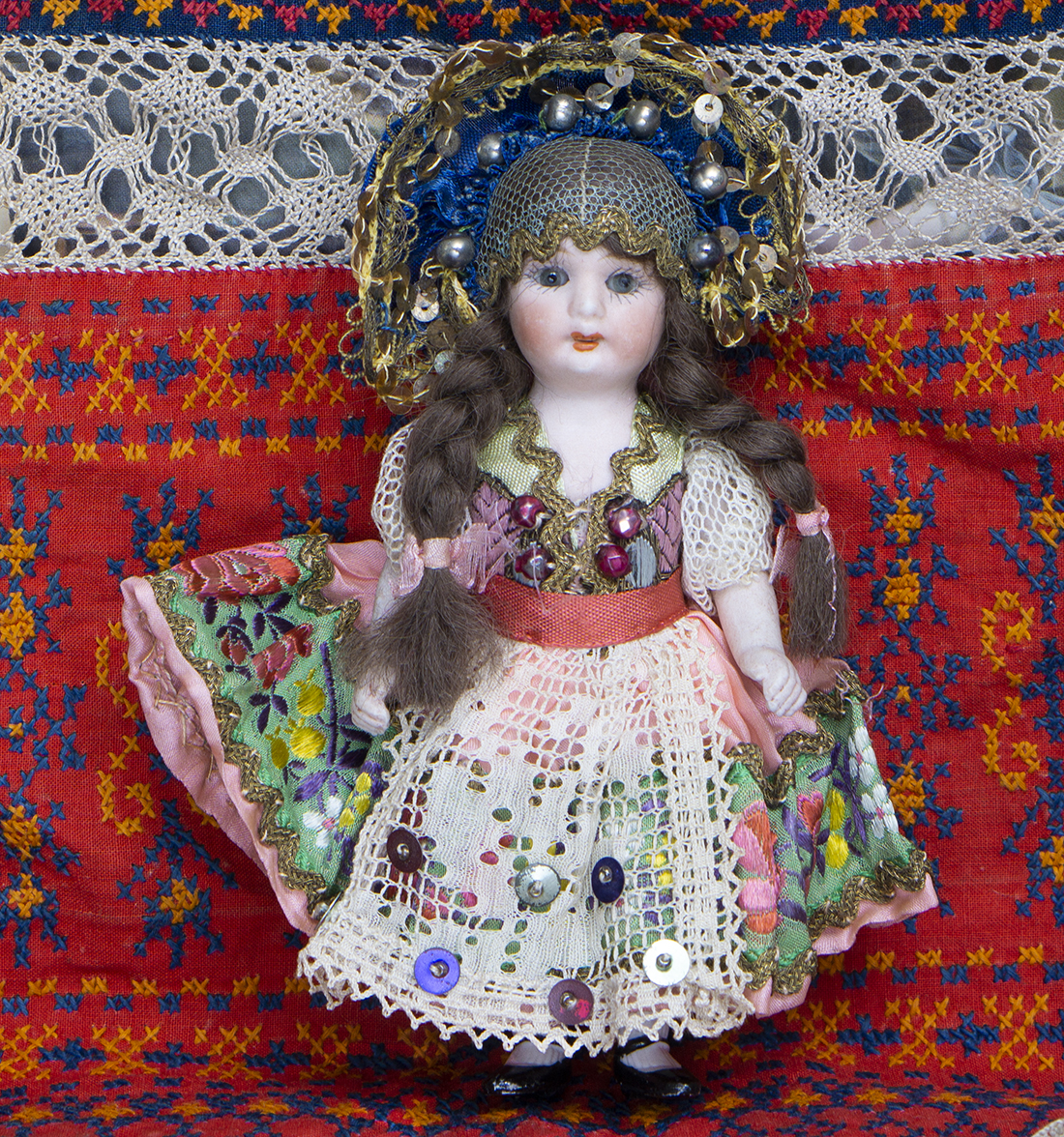 13cm Немецкая куколка в русском костюме