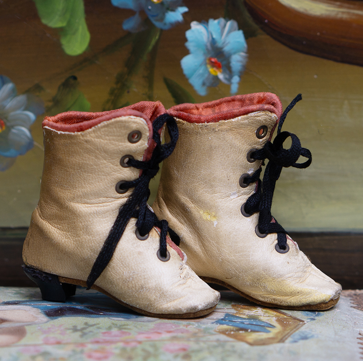 Antique fashion boots