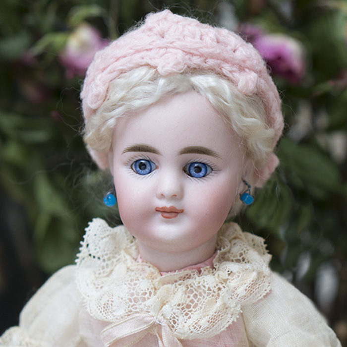 Small Doll 949 by Simon&Halbig