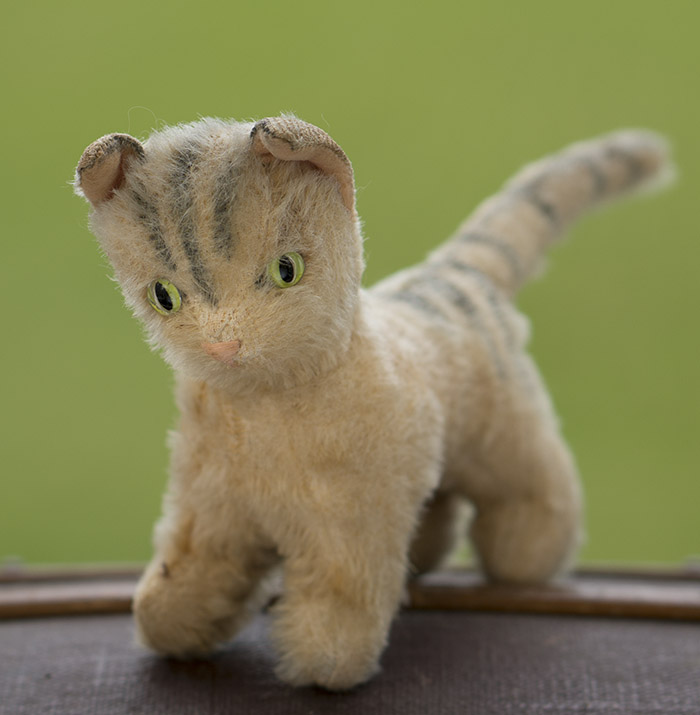 Старинный немецкий кот - на сайте антикварных кукол.
