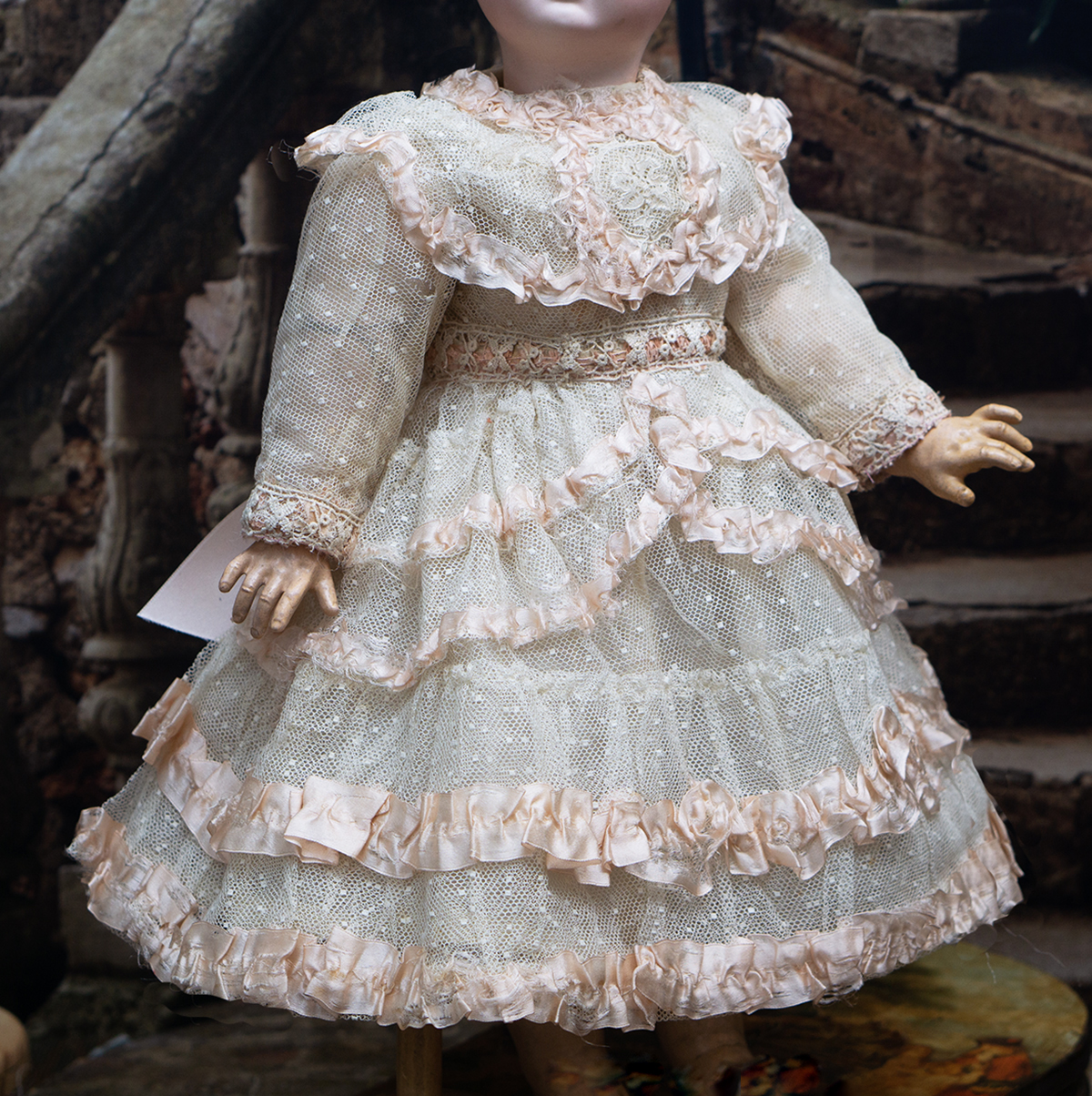 Antique doll dress)