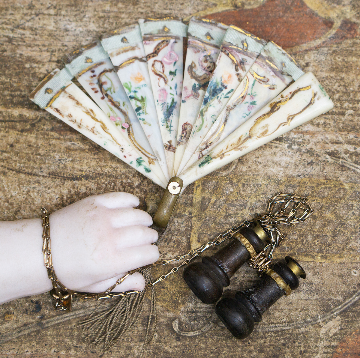 Fan and glasses in the box