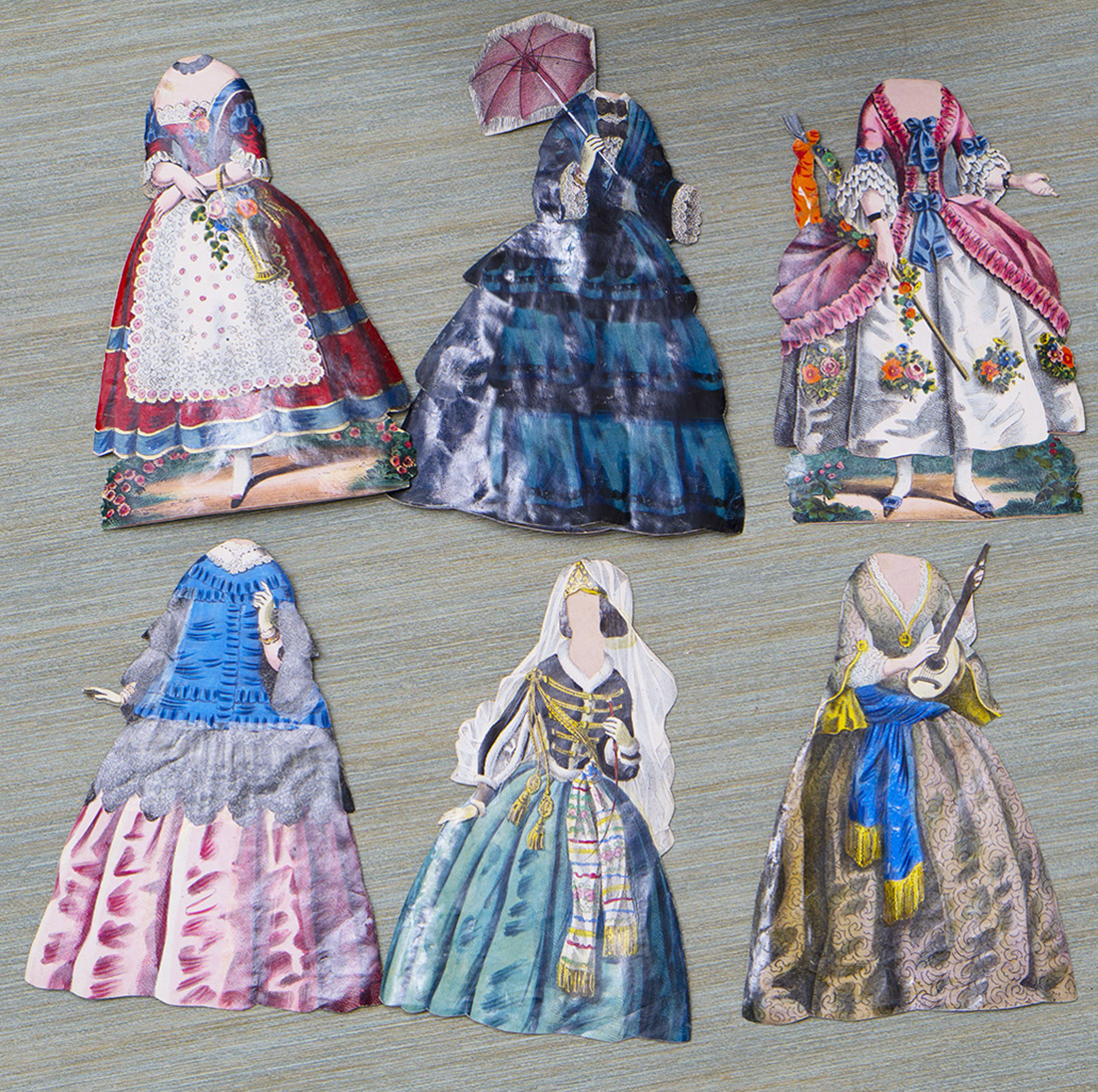 7  костюмов для бумажной куклы - Франция, 1860е годы
